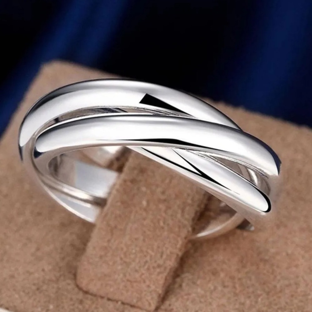 Silver Triple Interlocking Rings Size 8 - Picture 3 of 10